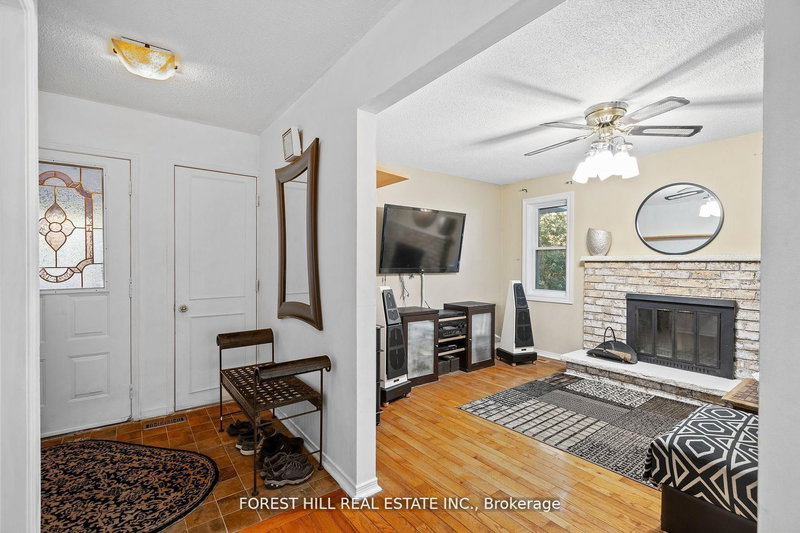 15 Miles Crt, Richmond Hill, L4C 5P7 | Image 2