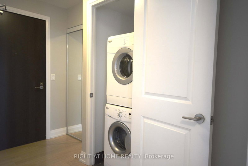 621 - 370 Highway 7 E, Richmond Hill, L4B 1A7 | Image 3
