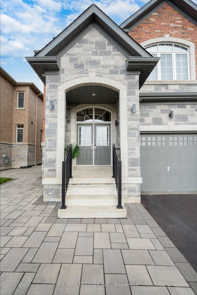 126 Barrow Ave, Bradford West Gwillimbury - Bradford image-0-2