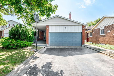 9 Eastman Cres, Newmarket - Huron Heights-Leslie Valley