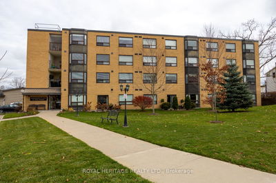 Unit 304 — 41 Ash St, Uxbridge - Uxbridge image-0-1