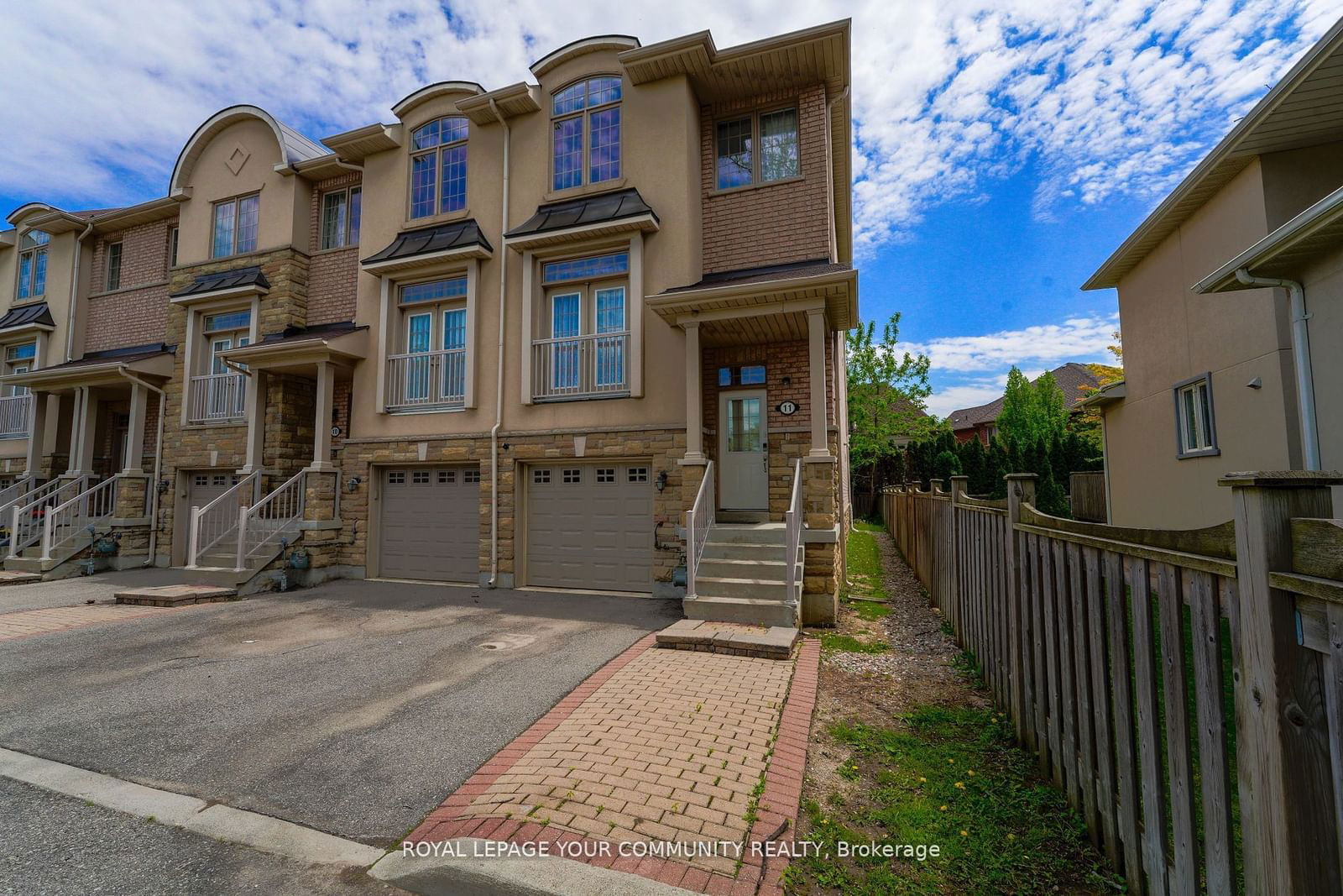 Building in 9205 Bathurst Street