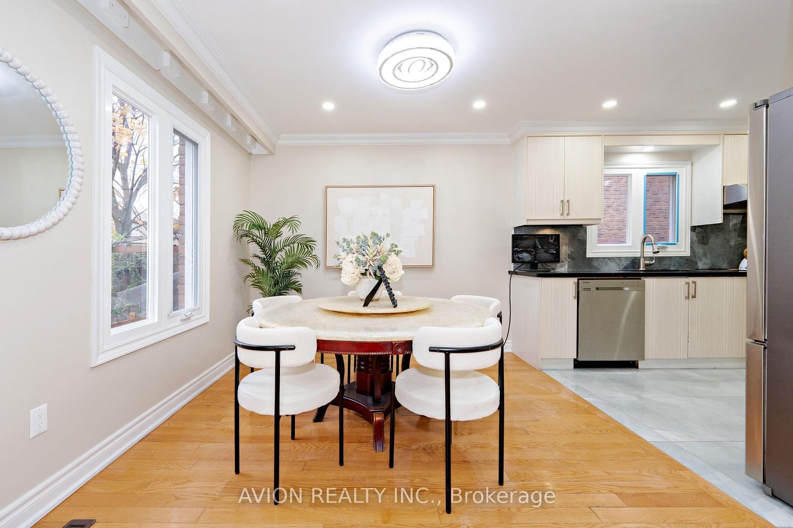 Listing Image 11