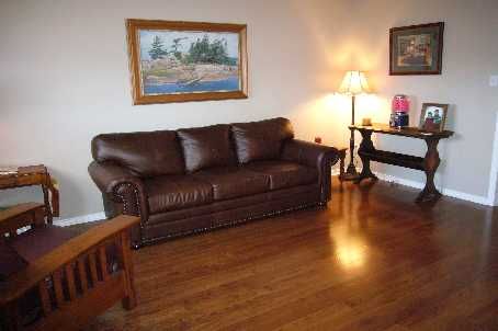 361 Gaston Pl, Newmarket, L3Y8M4 | Image 3