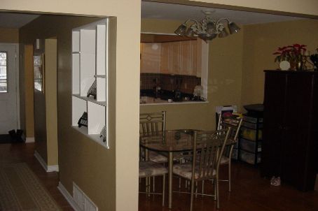 251 Stouffer St, Whitchurch-Stouffville, L4A4Y8 | Image 2