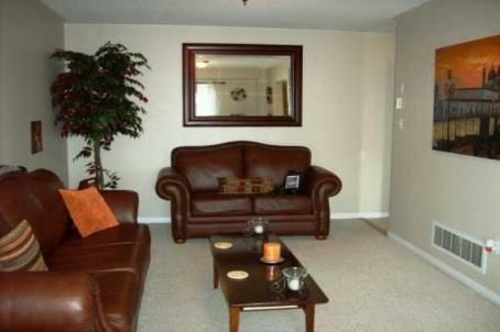 93 Clearmeadow Blvd, Newmarket, L3X2M5 | Image 2