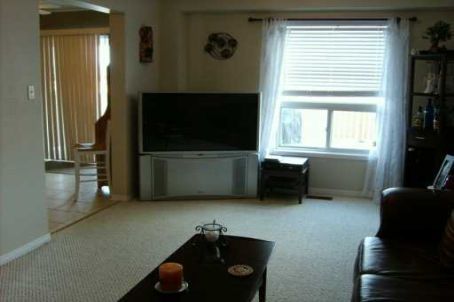 93 Clearmeadow Blvd, Newmarket, L3X2M5 | Image 3