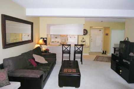 308A - 7398 Yonge St, Vaughan, L4J1V8 | Image 3