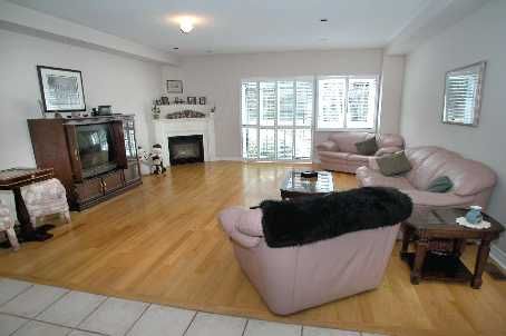 224 Yorkland St, Richmond Hill, N/A | Image 2