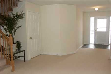 376 Rannie Rd, Newmarket, L3X2N3 | Image 2