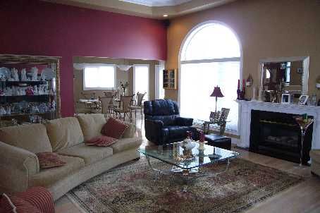 71 Glacier Crt, Vaughan, L6A2V3 | Image 2