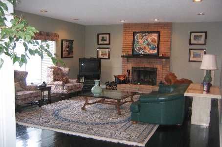 28 Edmund Cres, Richmond Hill, L4B2X8 | Image 2