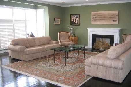 28 Edmund Cres, Richmond Hill, L4B2X8 | Image 3