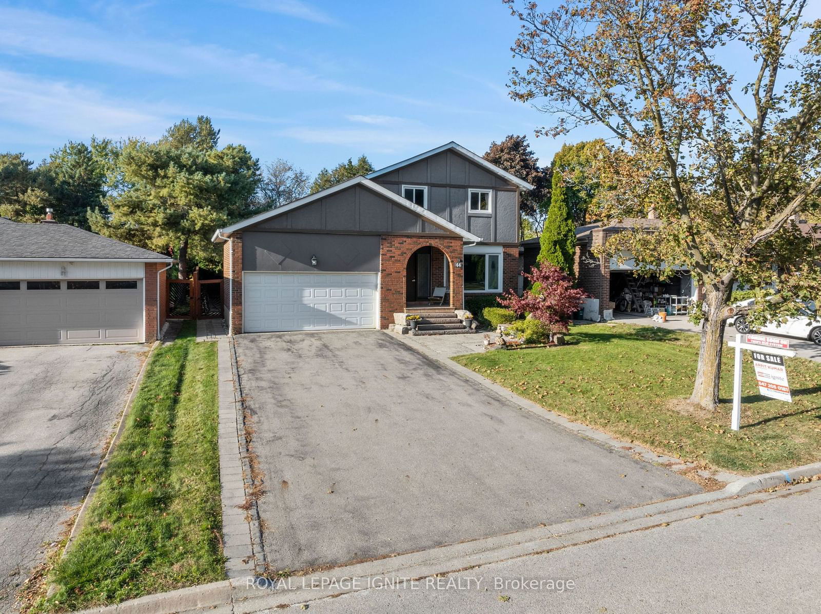 Building in 44 Coral Harbour Crescent