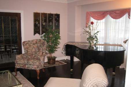 12 Jarvis Ave, Aurora, L4G6W8 | Image 3