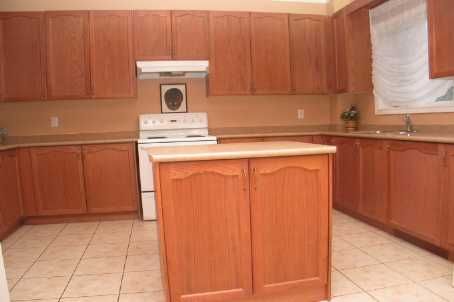 38 Rondeen Rd, Vaughan, L4K5S1 | Image 2