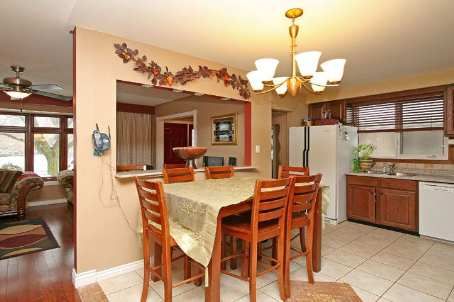 61 Romfield Crct, Markham, L3T3H4 | Image 3