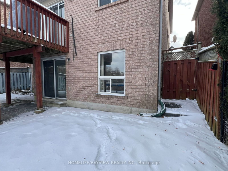 Bmnt - 367 Silken Laumann Dr, Newmarket, L3X 2J1 | Image 2