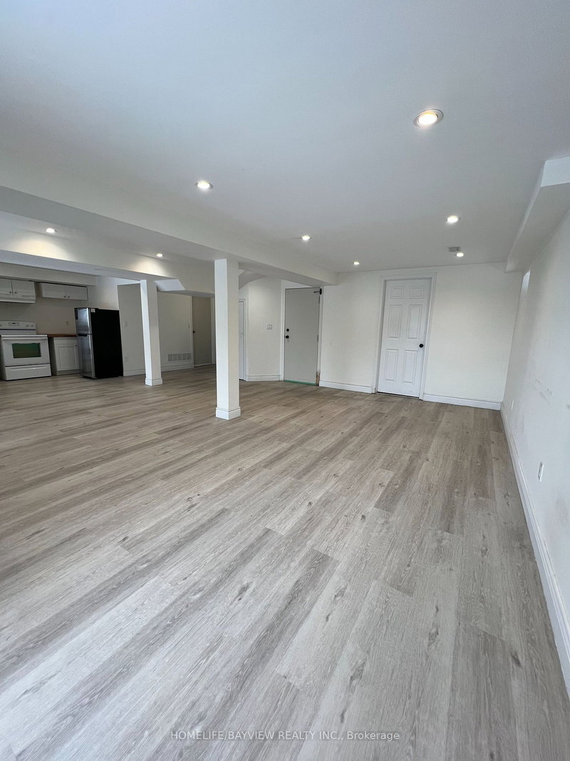 Bmnt - 367 Silken Laumann Dr, Newmarket, L3X 2J1 | Image 3