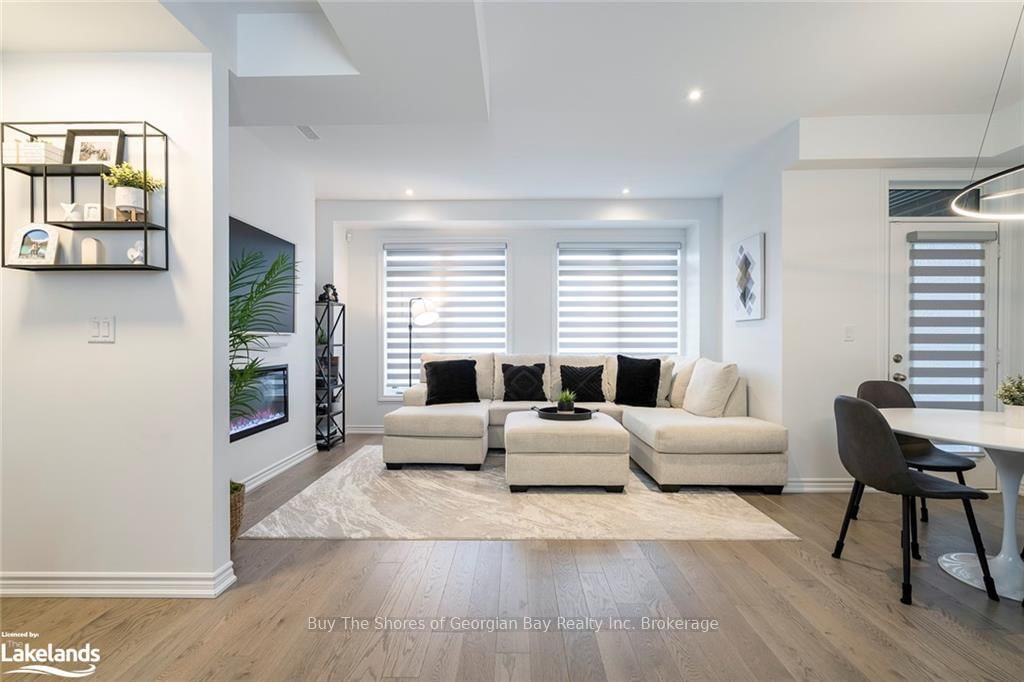 92 HOLYROOD Crescent - Photo 10