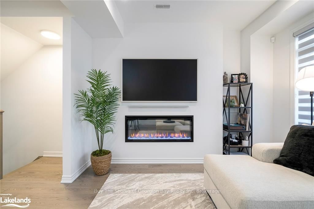 92 HOLYROOD Crescent - Photo 13