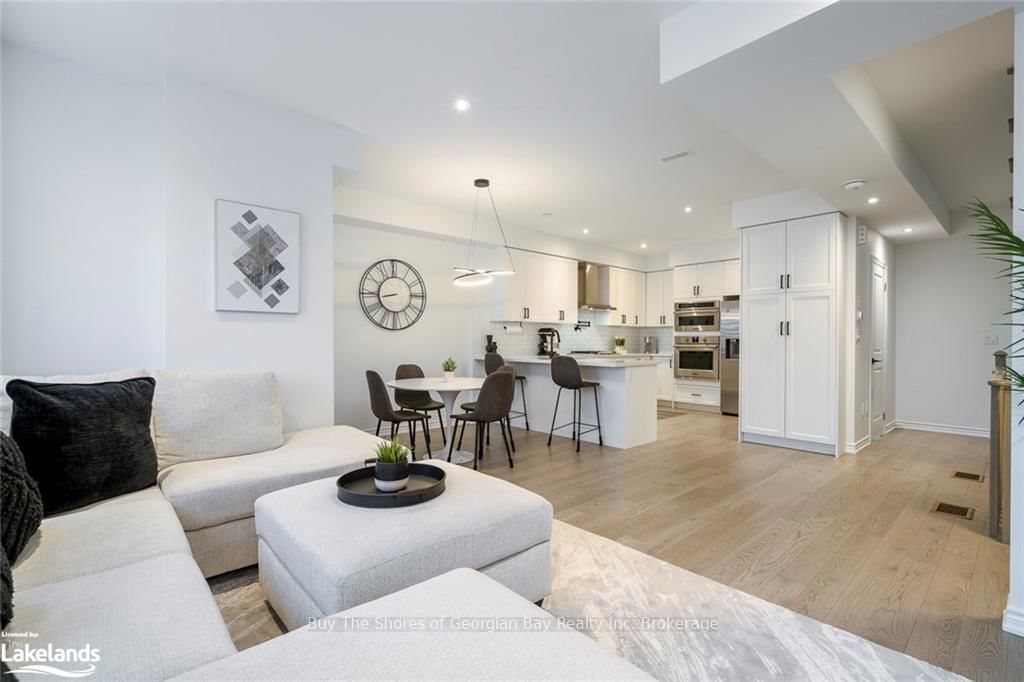 92 HOLYROOD Crescent - Photo 14