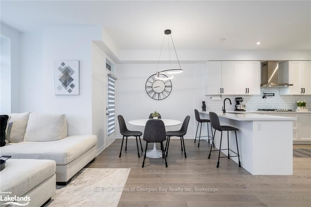 92 HOLYROOD Crescent - Photo 15