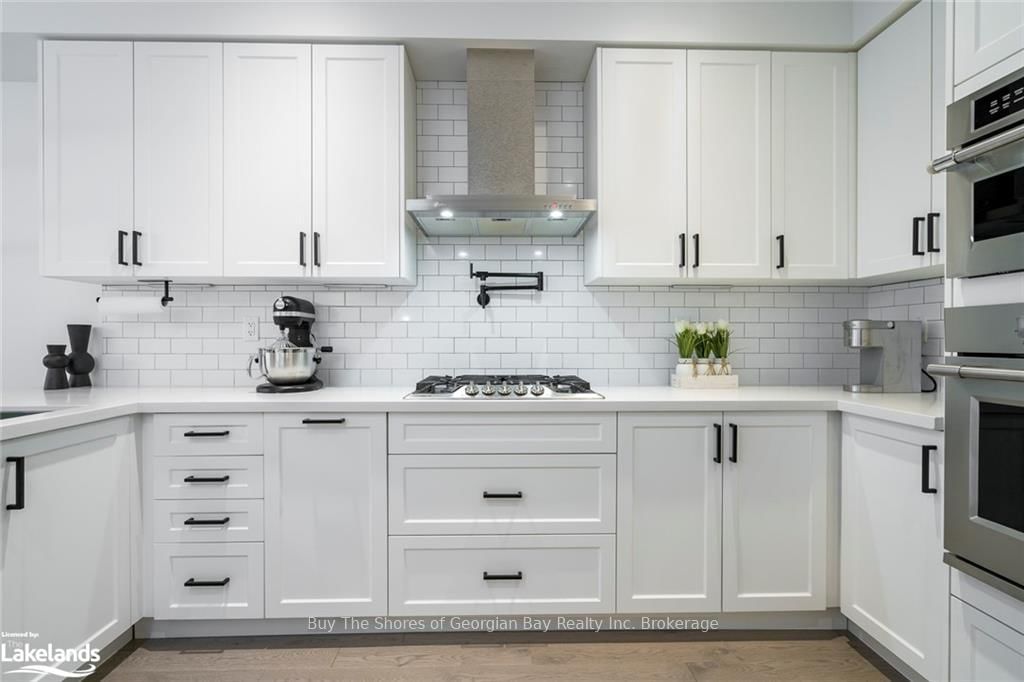 92 HOLYROOD Crescent - Photo 19