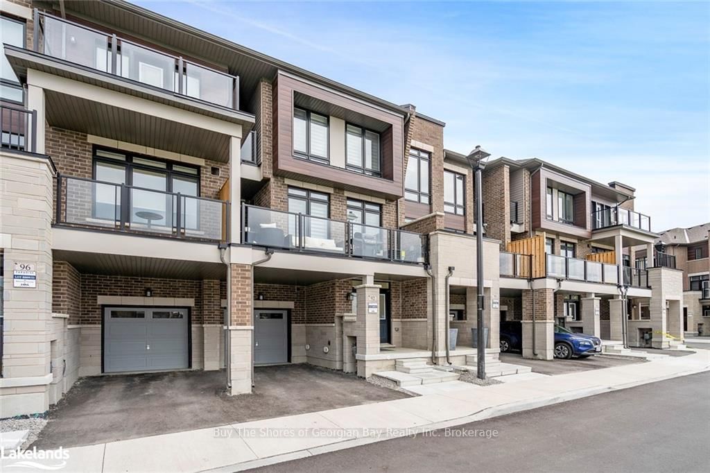 92 HOLYROOD Crescent - Photo 2