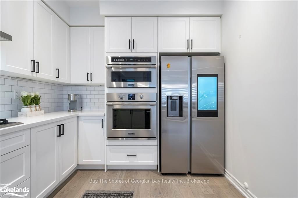 92 HOLYROOD Crescent - Photo 22