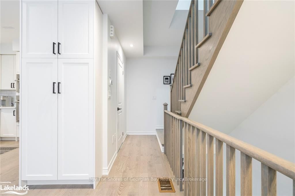 92 HOLYROOD Crescent - Photo 24