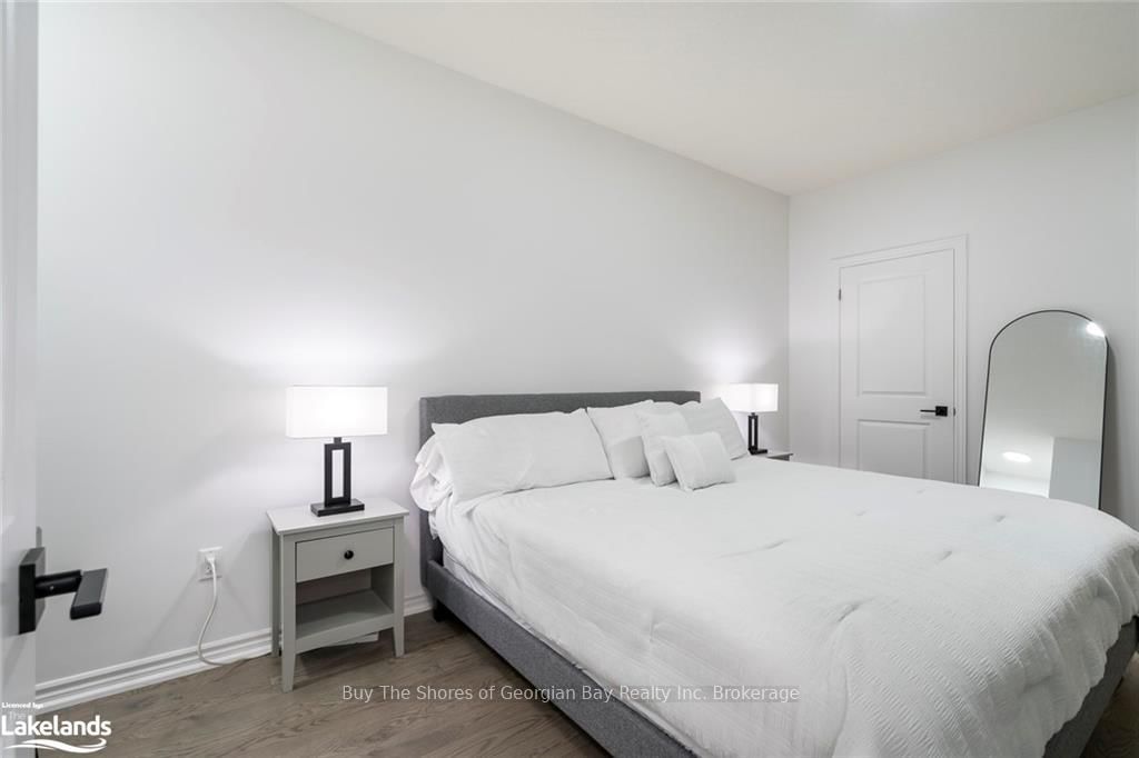 92 HOLYROOD Crescent - Photo 27