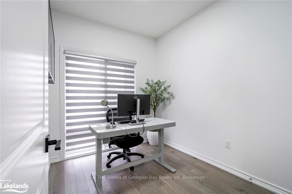 92 HOLYROOD Crescent - Photo 32