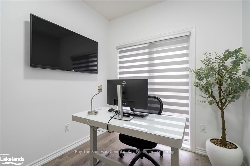 92 HOLYROOD Crescent - Photo 33