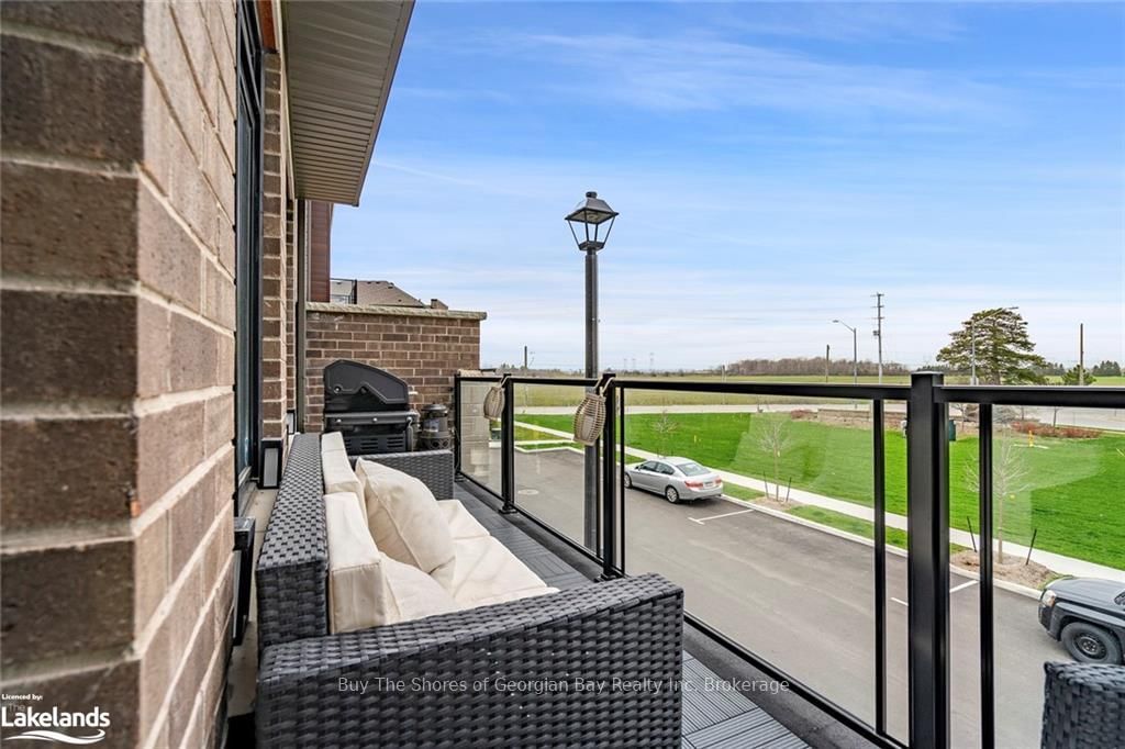 92 HOLYROOD Crescent - Photo 36