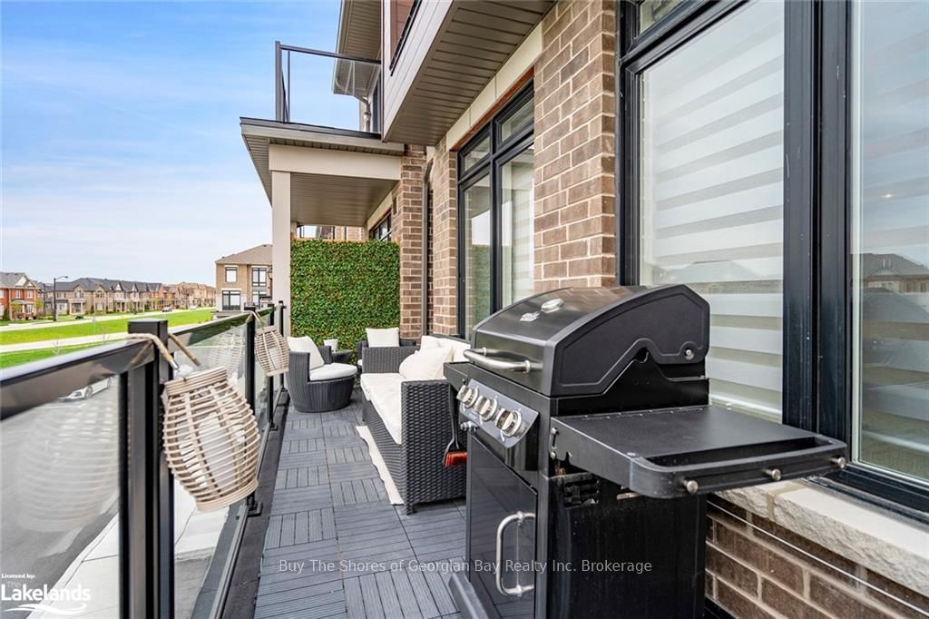 92 HOLYROOD Crescent - Photo 38