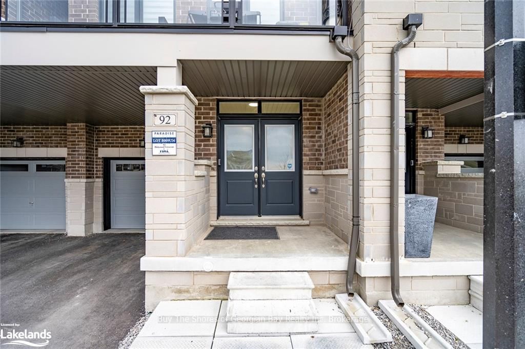 92 HOLYROOD Crescent - Photo 4