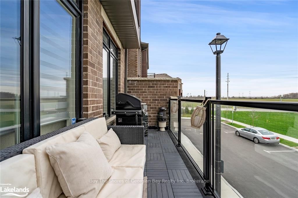 92 HOLYROOD Crescent - Photo 45