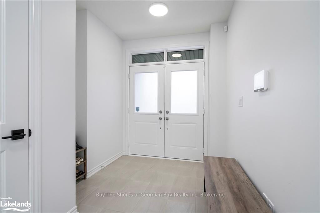 92 HOLYROOD Crescent - Photo 5