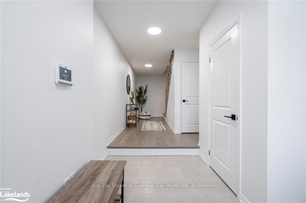 92 HOLYROOD Crescent - Photo 6