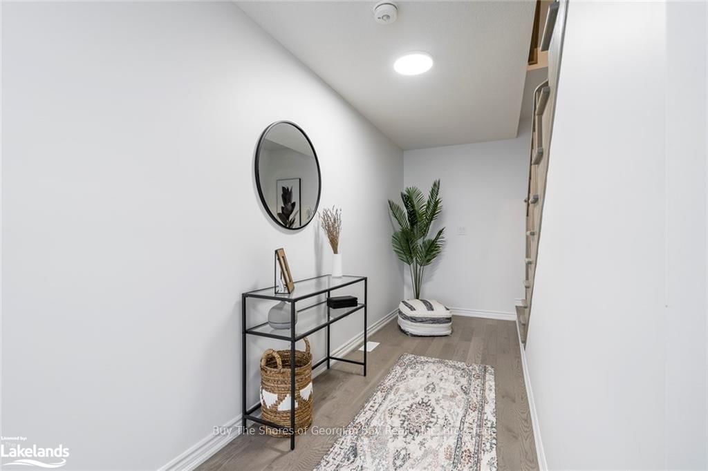 92 HOLYROOD Crescent - Photo 7