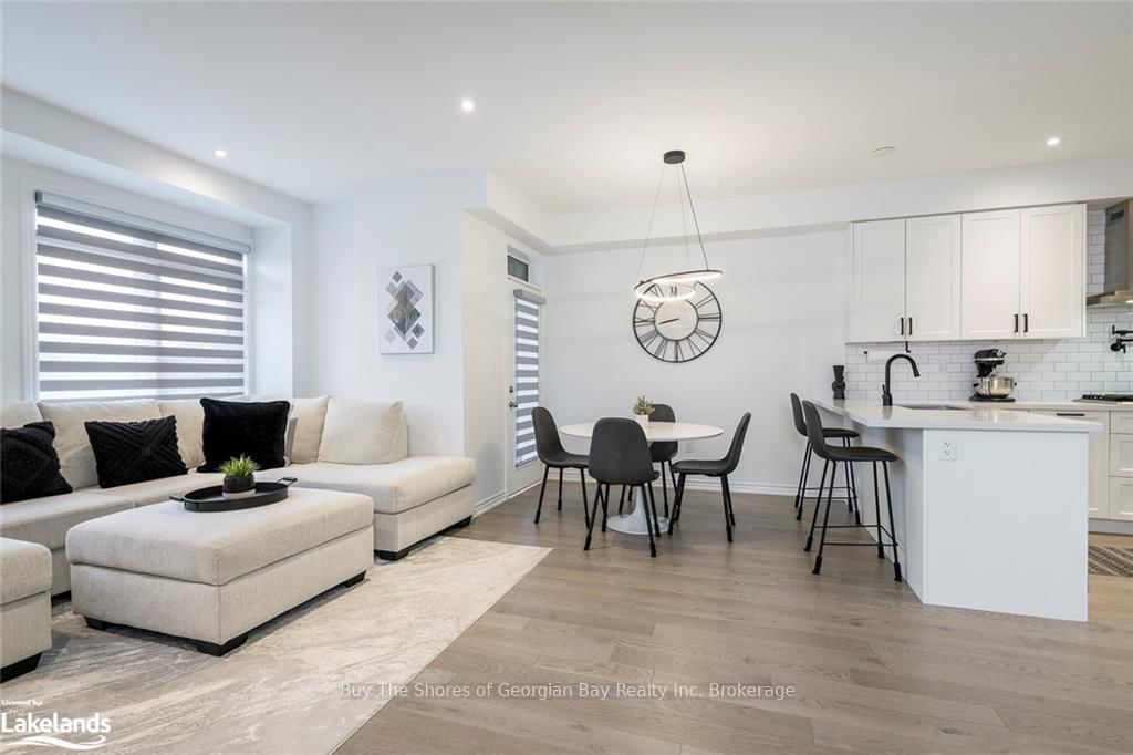 92 HOLYROOD Crescent - Photo 9