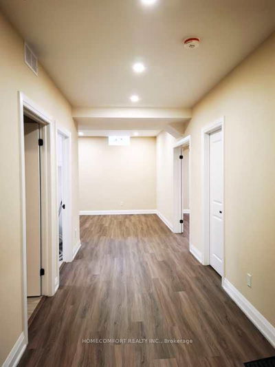 111 Mitchell Pl, Newmarket - Glenway Estates image-0-2