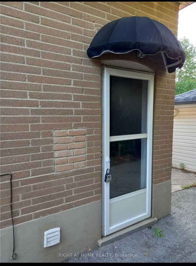 home for lease on 387 Bent Crescent N