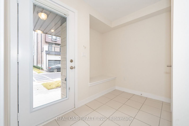 28 Credit Lane, Richmond Hill, L4E 1G9 | Image 2