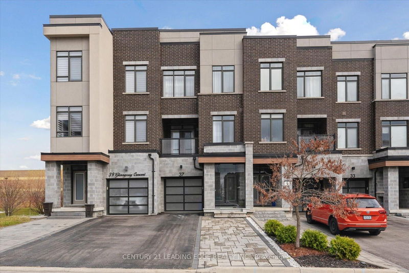 home for lease on Upper-37 Glengarry Crescent