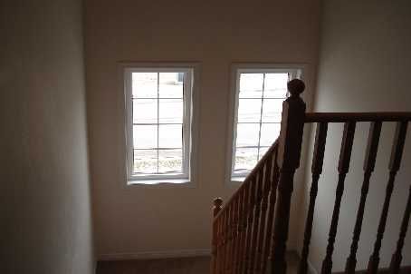 65 Red River Cres, Newmarket, L3X2X2 | Image 3