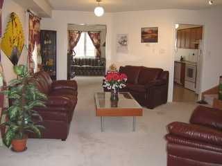 302 Redstone Rd, Richmond Hill, L4S2V6 | Image 2