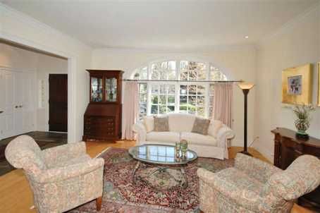 34 Garden Ave, Richmond Hill, L4C6L9 | Image 2