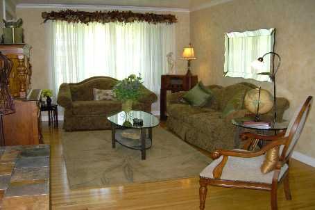 107 Bayview Pkwy, Newmarket, L3Y3W2 | Image 3